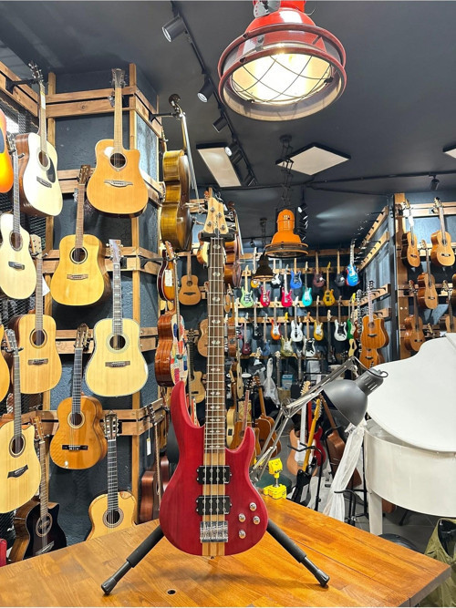 B04- RD 4 Telli Aktif Bass Gitar Kırmızı Renk