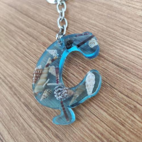 "Ç" HARFİ - Açık Mavi Deniz Epoksi Harf Anahtarlık – Gerçek Deniz Kabuğu, El Yapımı, Benzersiz