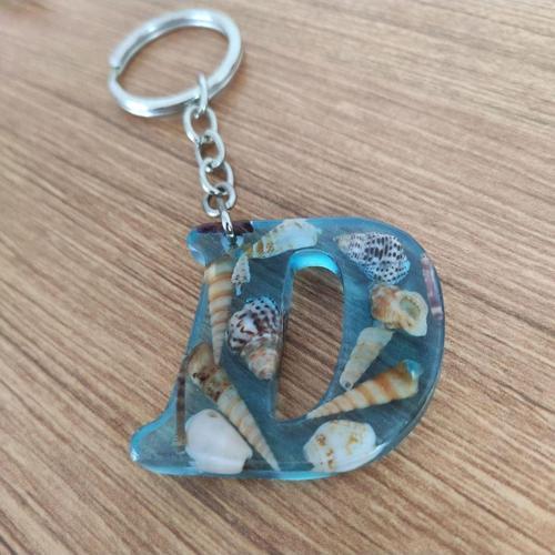 "D" HARFİ - Açık Mavi Deniz Epoksi Harf Anahtarlık – Gerçek Deniz Kabuğu, El Yapımı, Benzersiz