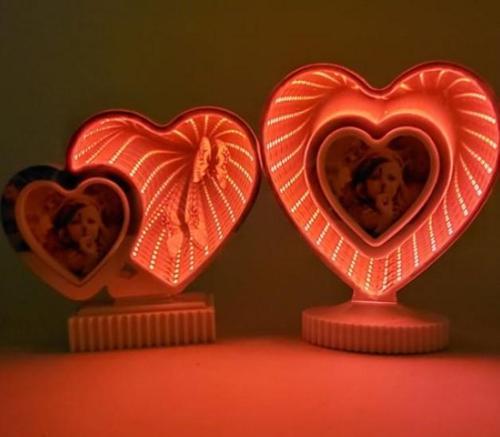 Kalp Tasarimli Led Işikli Ayna Fotoğraf Çercevesi