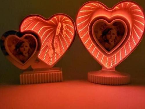 Kalp Tasarimli Led Işikli Ayna Fotoğraf Çercevesi