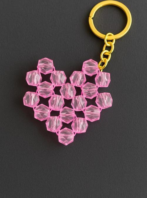 El Yapımı Pembe Kalp Boncuklu Anahtarlık – Şık Dekoratif Çanta Süsü