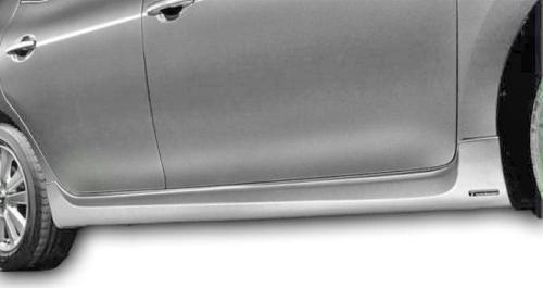 Toyota Auris 2013 - 2014 Izgaralı Marşpiyel Boyalı