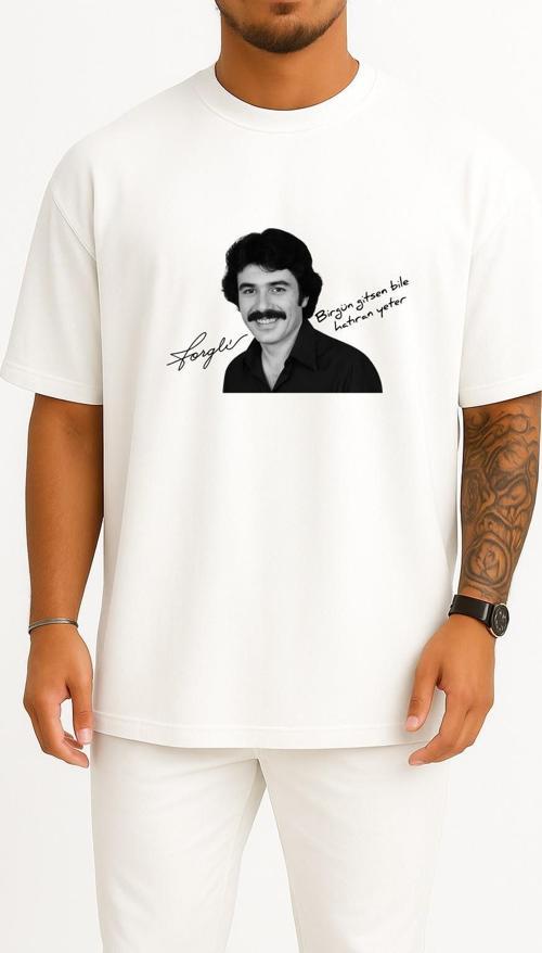 Oversize Ferdi Tayfur Bir Gün Gitsen Bile Hatıran Yeter Göğüs Tasarımlı Unisex T-Shirt