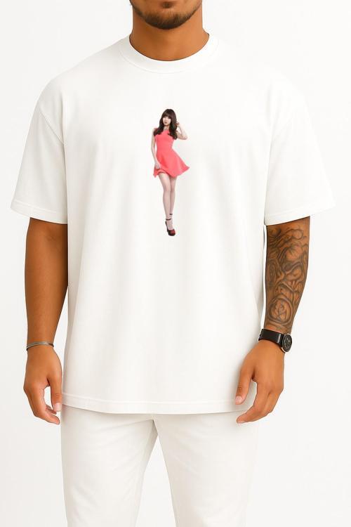 Oversize Yura South Korea Kcon Girl's Day K-Pop Göğüs Tasarımlı Unisex T-Shirt