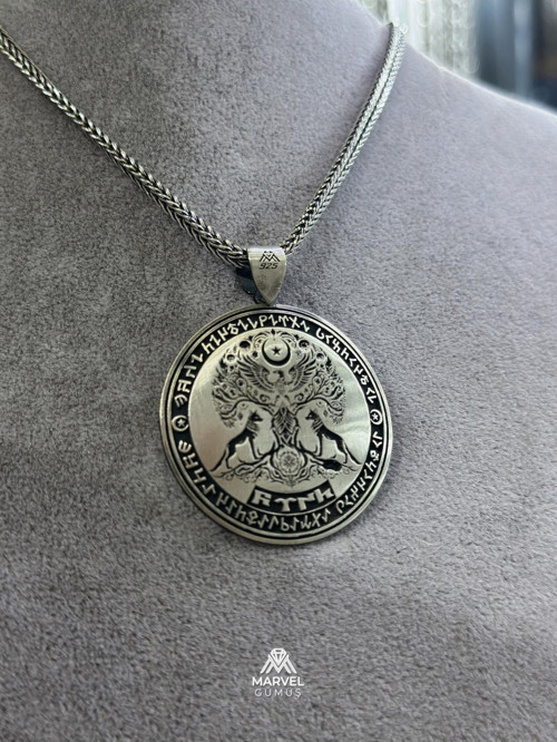 Gökte Kartal Yerde Bozkurt Yazılı Hayat Ağacı İşlemeli Türk Yazılı Kolyeler