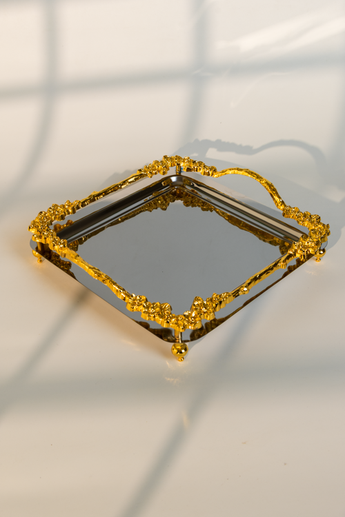 Lüks Gold Gül Detaylı Kare Sunum Tepsisi 21x21 cm – Ayaklı