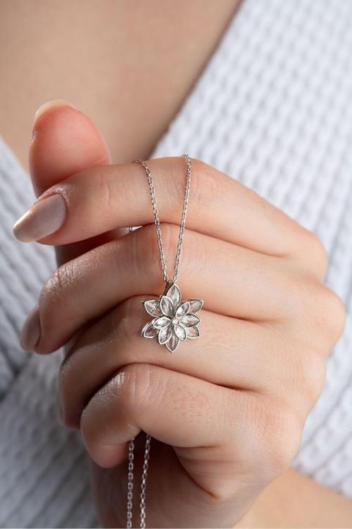 Gümüş Renk Beyaz Lotus Çiçeği Kolye Paslanmaz Çelik Kolye - 3397