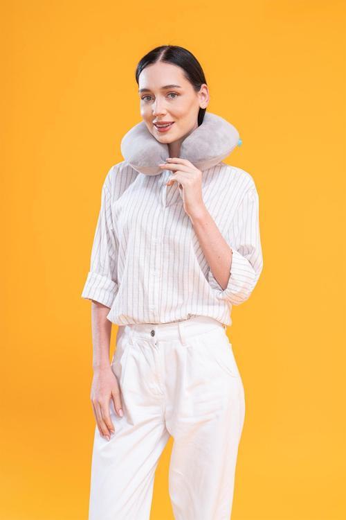 Klasik Visco Seyahat Yastığı Kadife Boyun Yastığı Gri - 31x27x10 cm