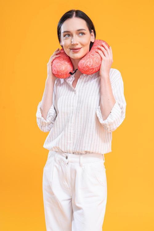 Visco Seyahat Yastığı Boyun Yastığı Kalpli- 30x30x9 cm