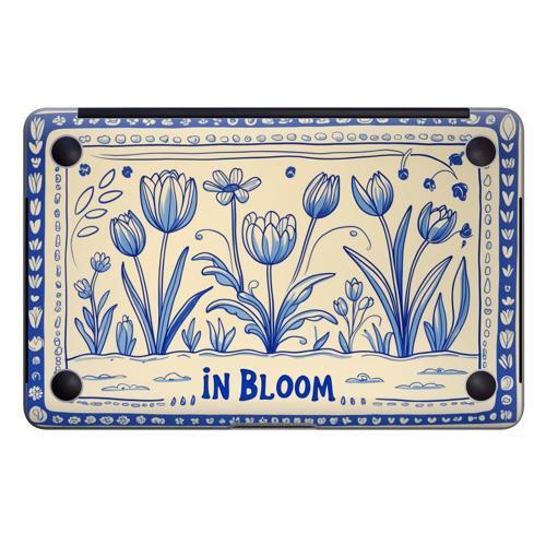 Macbook Pro 13" (2020 M1) Kaplama - Porselen Çiçekler