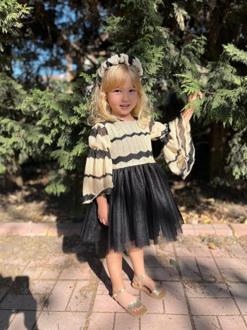 Zigzag Desenli Triko Üst ve Siyah Tül Etek Takım