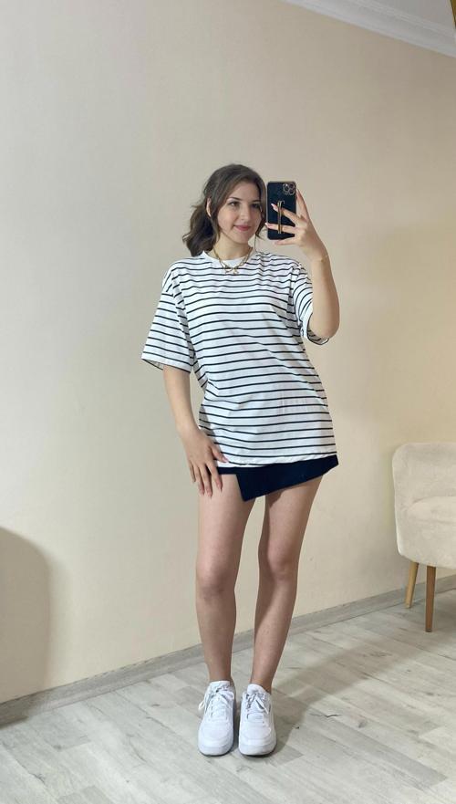 Siyah Çizgili Oversize Tişört