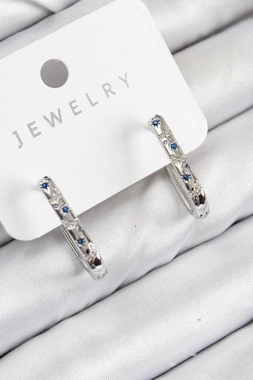 Pirinç Zirkon Taşlı Çiçek Desenli Model Gümüş Renk Kadın Küpe