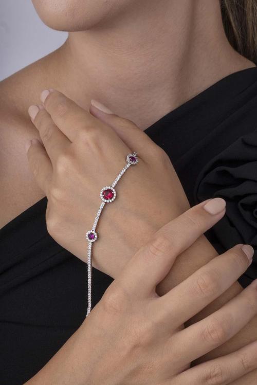 Yuvarlak Kırmızı Taşlı Üçlü Su Yolu Kadın Gümüş Bileklik