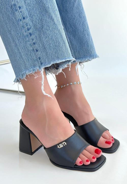 Siyah Cilt Topuklu Terlik