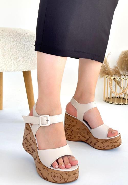 Bej Cilt Dolgu Topuk Sandalet