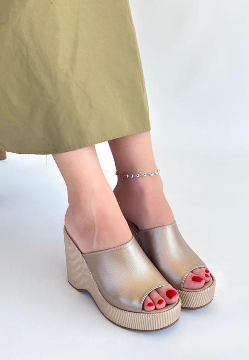 Bej Cilt Dolgu Topuk Terlik