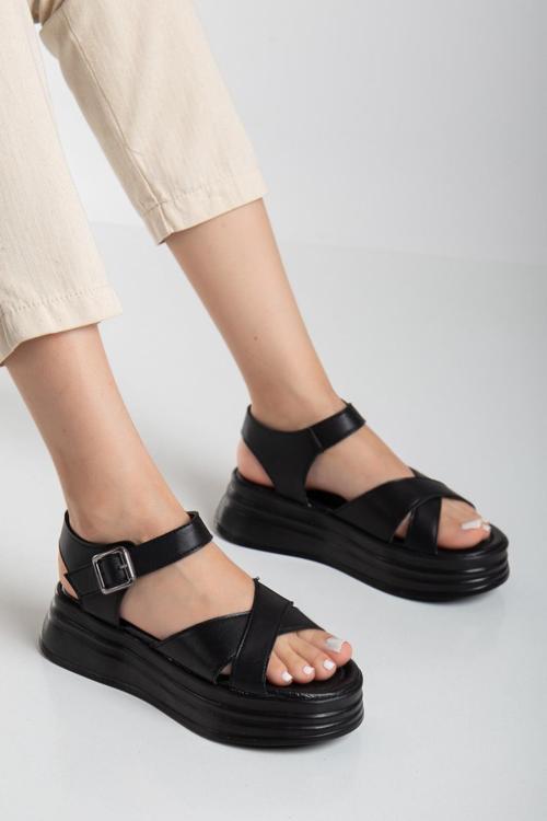 Siyah Cilt Kemerli Sandalet