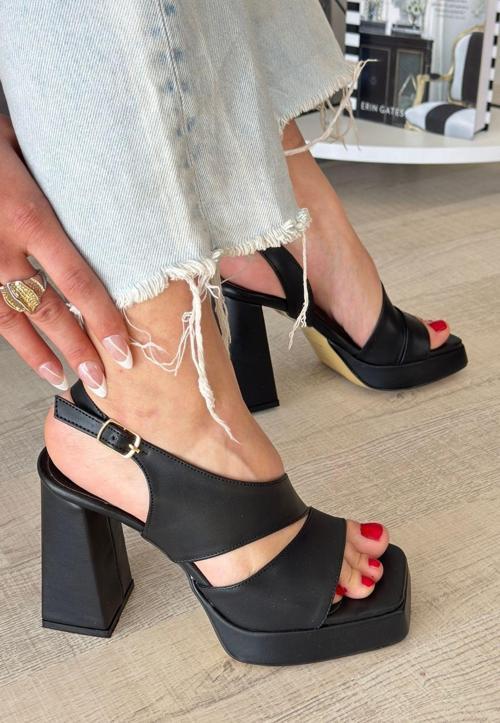 Siyah Cilt Topuklu Ayakkabı