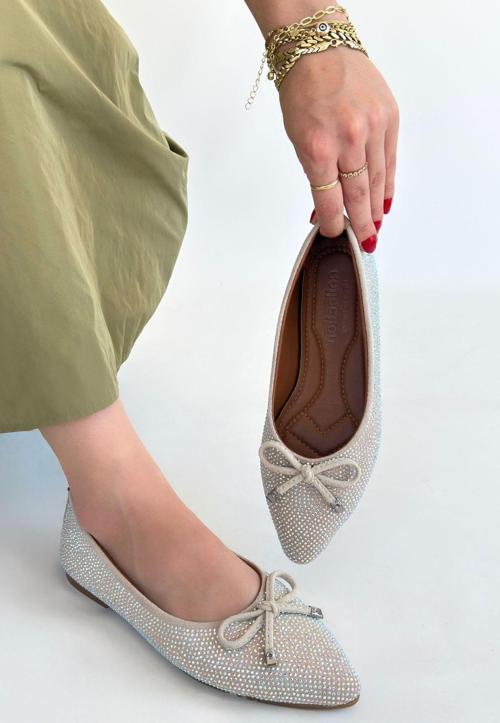 Bej Saten İşlemeli Babet Ayakkabı