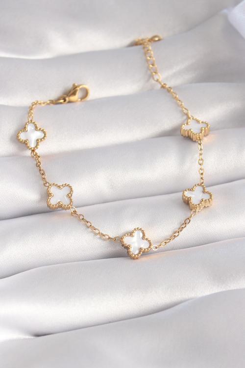 Gold Renk Beyaz Yonca Model Kadın Bileklik - EBJ250920W37781