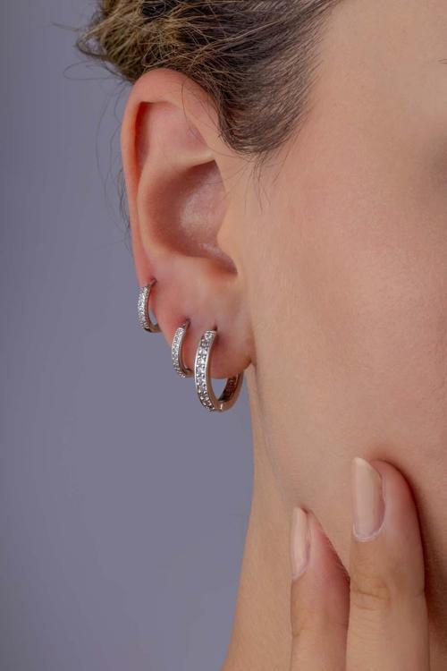 Tek Sıra Taşlı Tamtur Üçlü Beyaz Altın Kaplama Çelik Kadın Küpe