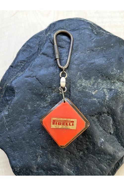 Antika Pirelli Anahtarlık Çift Taraflı Sert Mika Anahtarlık