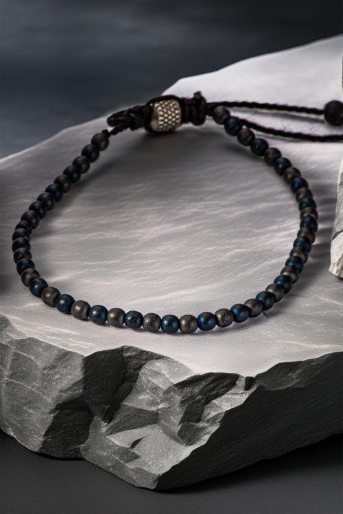 Mat Siyah Lacivert Doğal Taş Erkek Bileklik – İnce Boncuklu Ayarlanabilir Makrome Tasarım