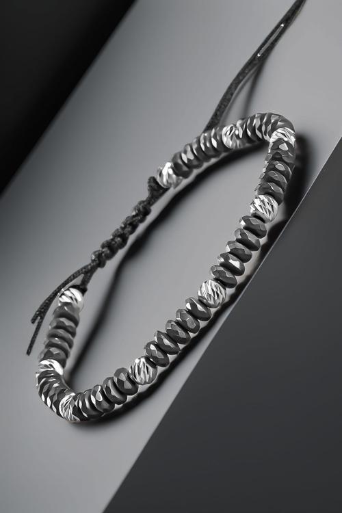 Siyah Hematit Taşlı Ayarlanabilir İpli 925 Ayar Gümüş Detaylı Erkek Bileklik