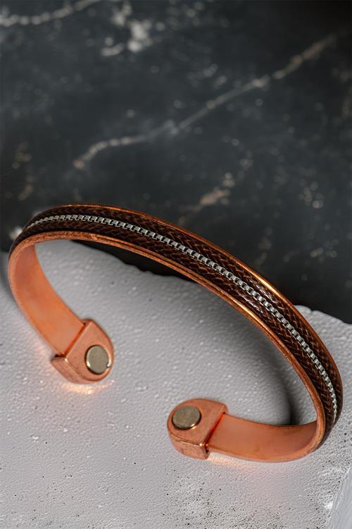 Kadın Bakır Bileklik - Ortası Küp Şeritli Kahverengi Derili Bakır Bilezik Metal Kutuda