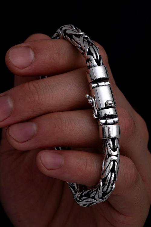 7.5 Mm Özel Kilit Tasarımlı Yuvarlak Kesim Kral Model Erkek Gümüş Bileklik