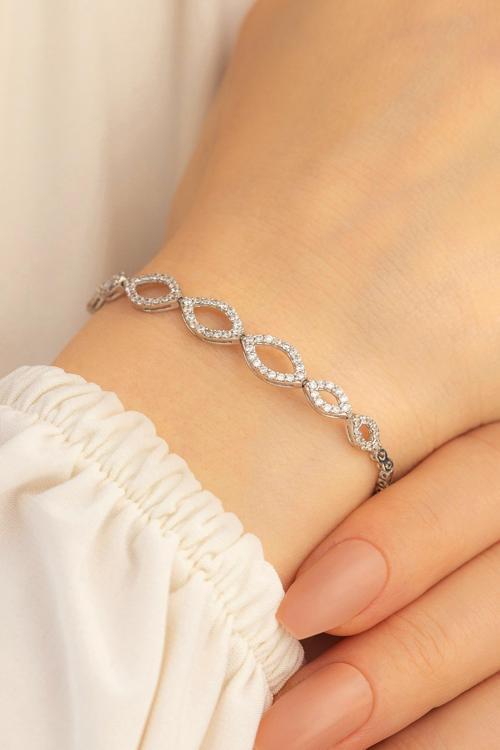 Kadın Gümüş Bileklik - 925 Ayar Zirkon Taşlı Mekik Model Gümüş Kadın Bileklik