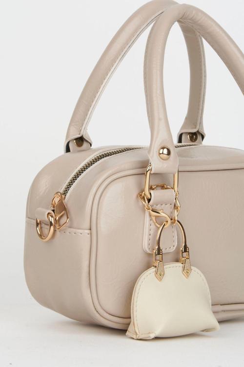 Kadın Lale Vizon Çanta Charm Detaylı Rugan Deri Fermuar Kapama El Kol Ve Omuz Çantası