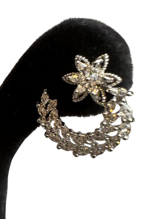 - İREM 3914 6728 Zirkon Taşlı Ay Model Tasarım Küpe