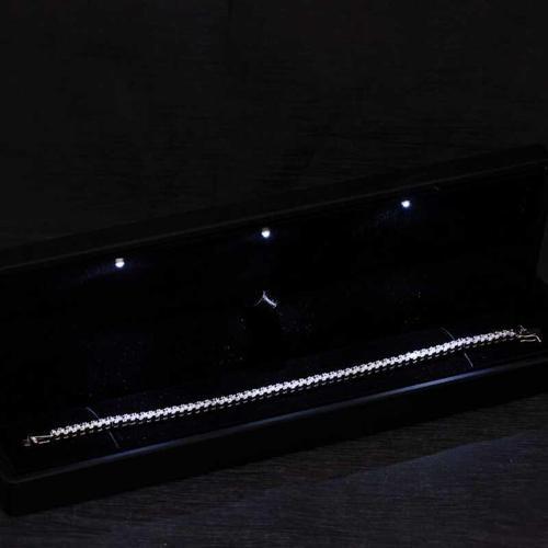 Gümüş Işıklı Kutulu 4 mm Beyaz Taşlı Su Yolu Kadın Bileklik (BC-107AC7)