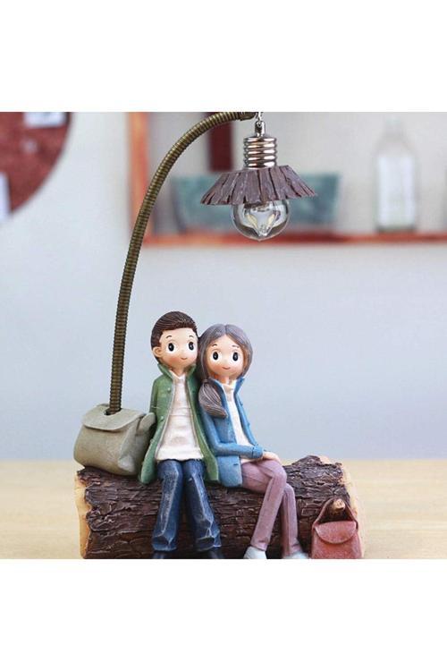 Sevgili Çift Biblo Dekoratif Ve Şık Bir Hediyelik Eşya Pilli Lambası İle Aydınlatma Işıklı Biblo