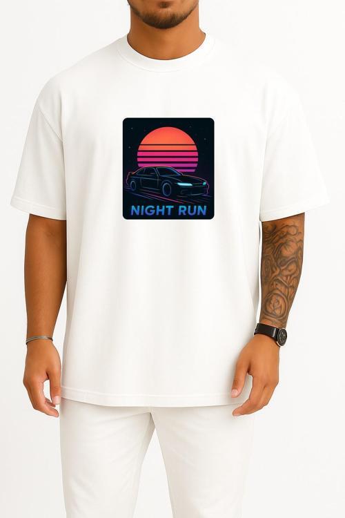 Oversize Jdm Night Run – Neon Sunset Göğüs Tasarımlı Unisex T-Shirt