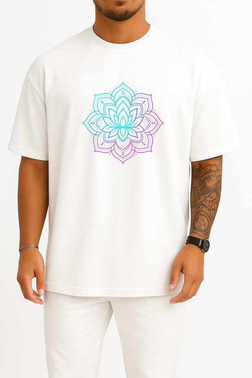 Oversize Neon Lotus Mandala – Turkuaz Mor Işıltı Göğüs Tasarımlı Unisex T-Shirt