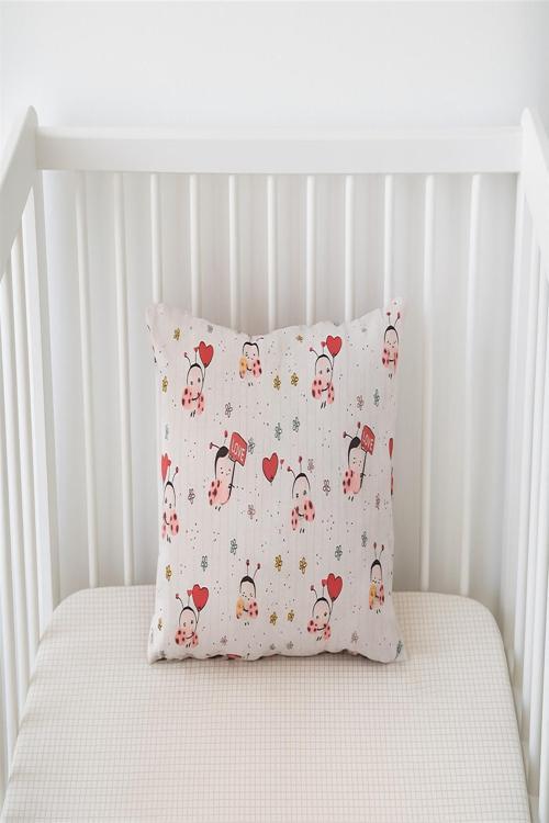 Müslin Bebek Yastık Kılıfı Kapaklı 35X45 Uğur Böceği