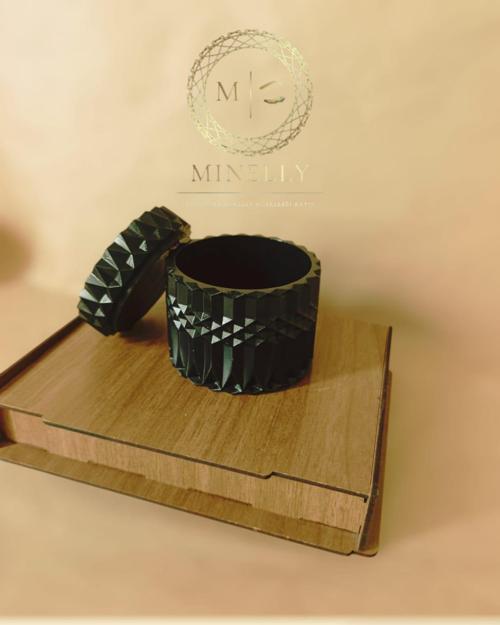Minelly Prizma Box Siyah