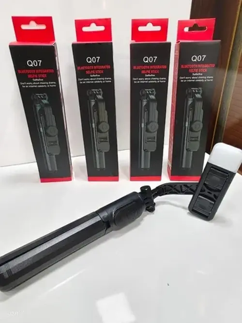 Universal Q07 6 Inç Halka Işık Taşınabilir Bluetooth Selfie Stick Tripod (5060)