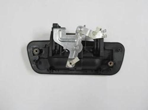 Isuzu D Max- Pıck Up- 04/07; Arka Bagaj Kapağı Orta Açma Kolu Siyah (Kilit Deliksiz) (Bfn) (Oem No: 
