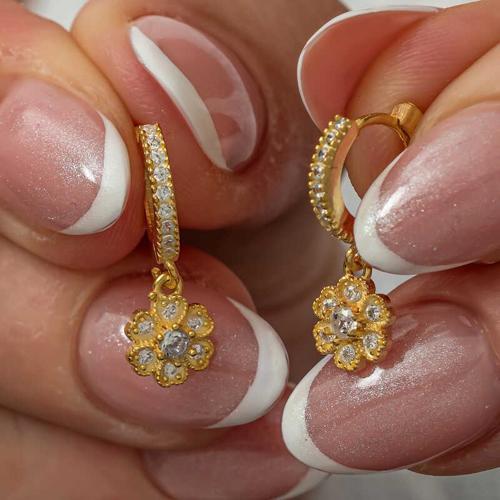 Gümüş Sallantılı Gold Minimal Çiçek Kadın Küpe şık