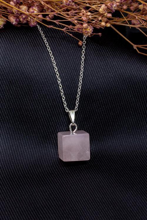 Pembe Kuvars Taşı Kolye