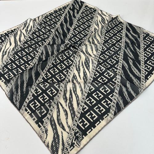 Locella Soft Pamuklu Siyah Beyaz Eşarp LDFC4401