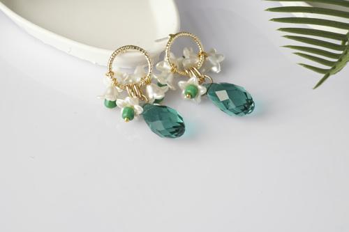 Passion Petal Çok Renkli İncili Çiçekli Kadın Küpe