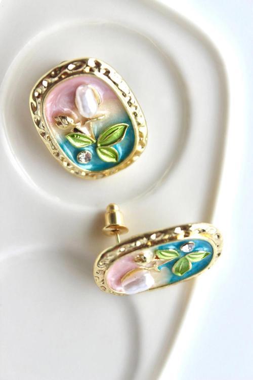 Vintage Incili Beyaz Gül Motifli 3d Tablo Tasarım Kadın Çelik Küpe