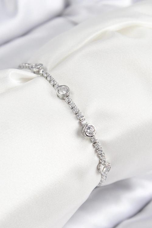 Pirinç Zirkon Taşlı Daire Model Gümüş Renk Asansörlü Kadın Bileklik