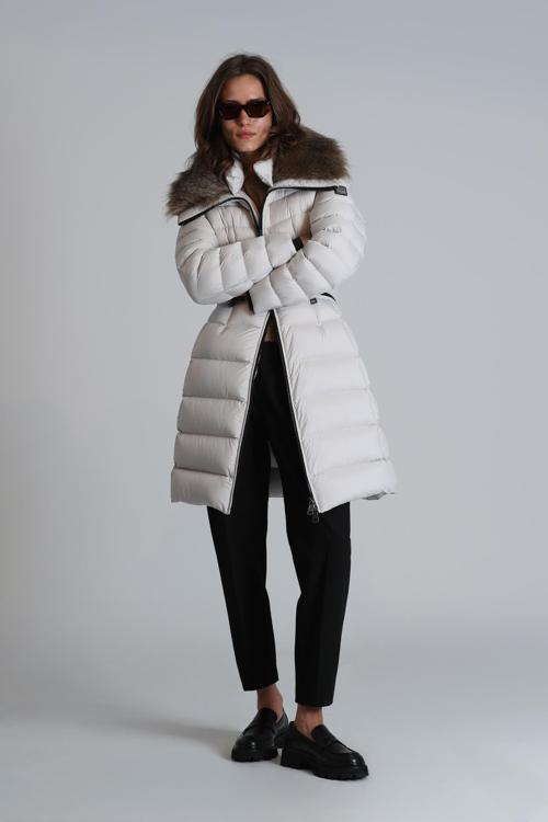 Kapitoneli % 100 Kuş Tüyü Dolgulu Uzun Şişme Bayan Mont 122120035 EKRU